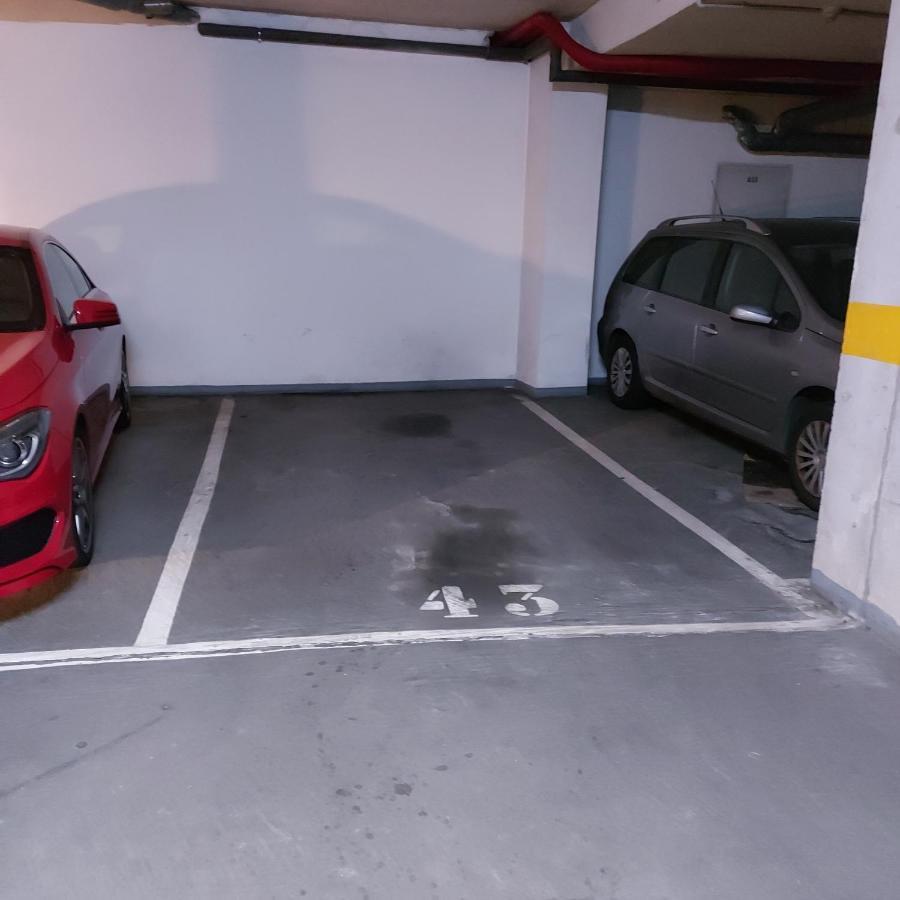 Bonito Piso Con Garaje Y Piscina A 8 'centro Appartamento